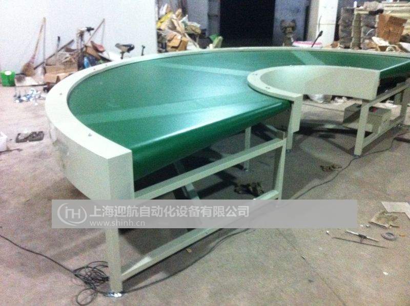 大角度轉(zhuǎn)彎皮帶輸送機(jī)